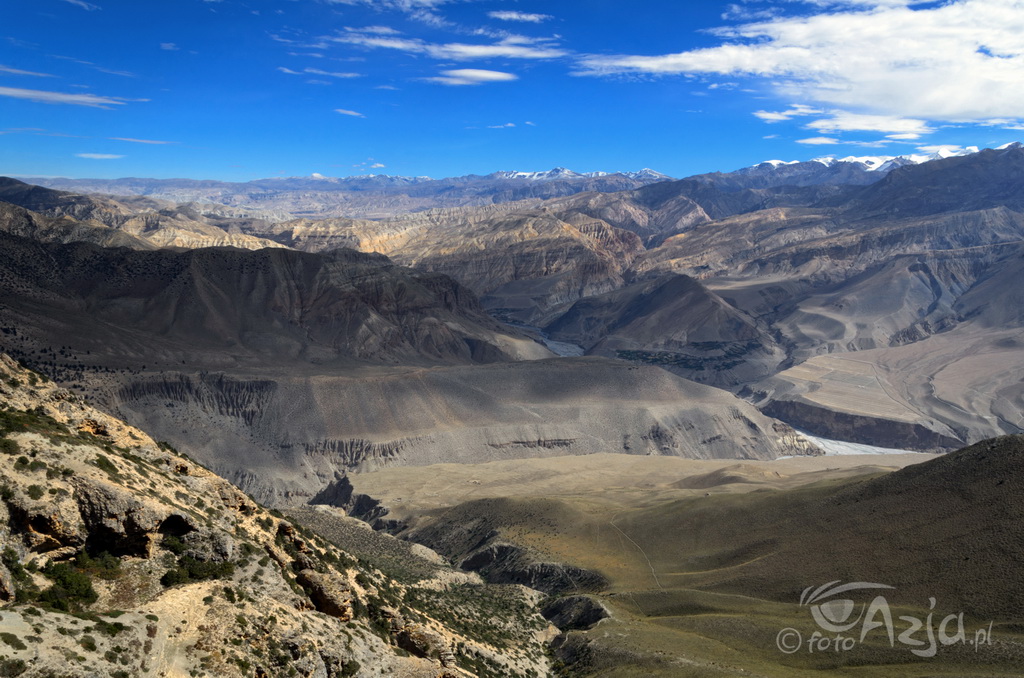 Dzień 23: Panorama Upper Mustang widziana z ostatniej przełęczy